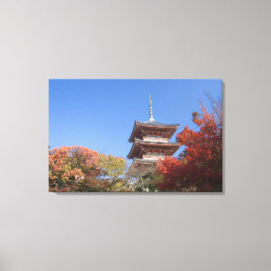 Japan, Kyoto, Pagode in herfstkleuren Canvas Afdruk