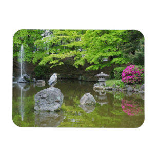 Japan, Kyoto. Reiger in frisgroene bladeren Magneet
