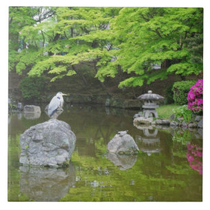 Japan, Kyoto. Reiger in frisgroene bladeren Tegeltje