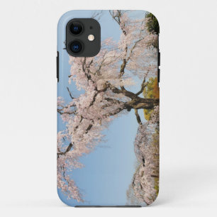 Japan, Kyoto. Treurwilg kerselaar onder blauwe luc Case-Mate iPhone Case