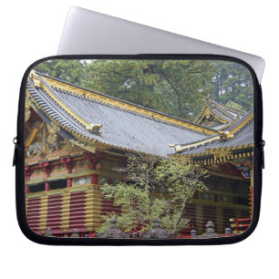 Japan, Nikko. Toshogu-heiligdom en mausoleum in 2 Laptop Sleeve