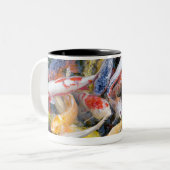 Japan, Tokio, close-up zwemvissen Tweekleurige Koffiemok (Voorkant links)