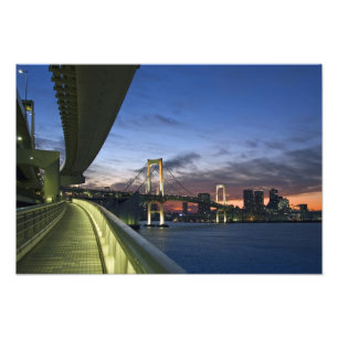 Japan. Tokio. Regenboogbrug in de Baai van Tokio. Foto Afdruk