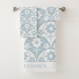 Japanese Floral Pattern in Soft Blue and White Bad Handdoek