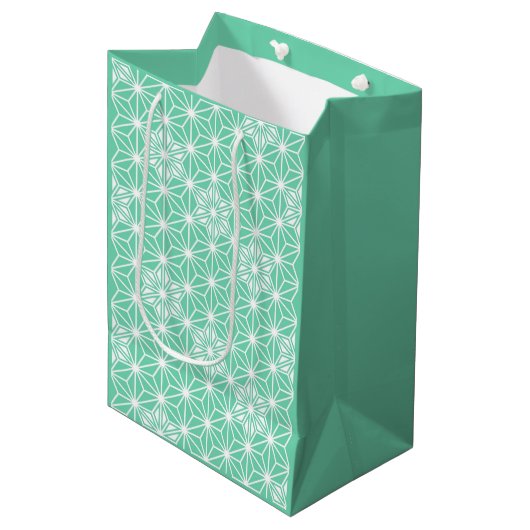 Japans Asanoha-patroon - lichte aqua Medium Cadeauzakje (Voorkant Gekanteld)