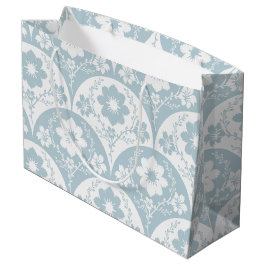 Japans bloempatroon in zachte blauwe en witte tint groot cadeauzakje