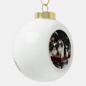 Japans Chin Snowy Sleigh Kerstmisdecor Keramische Bal Ornament (Links)