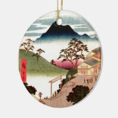 Japans dorp met berg keramisch ornament (Links)