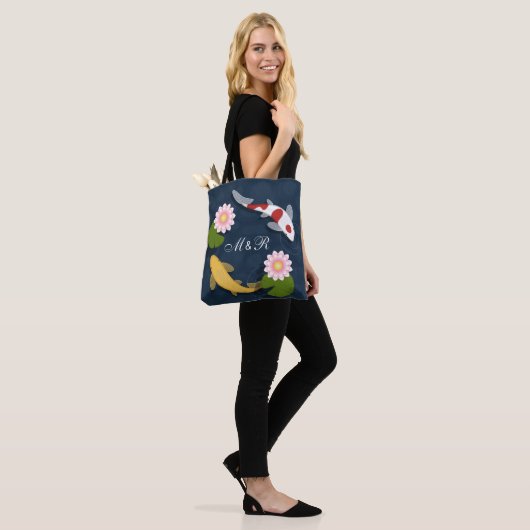 Japans Koi Fish Monogram Initiaal Tote Bag (Op model)