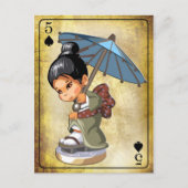 Japans meisje in kimono inspecteert haar schoeisel briefkaart (Voorkant)