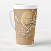 Japans pruim bloeit in maanlicht latte mok (Linkerhoek)