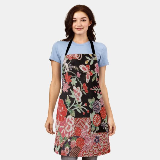 Japans textiel-, bloem- en vlinderpatroon schort (Gedragen)