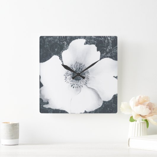 Japanse Anemone. Vierkante Klok (Huis)