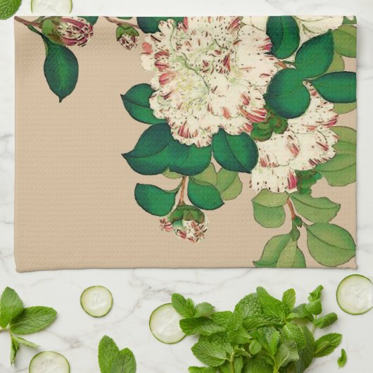  Japanse Camellias. Diep roze op beige Theedoek (Gevouwen)