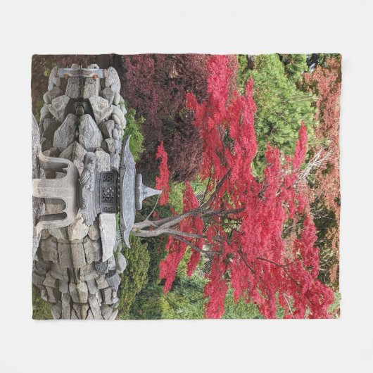 Japanse Garden Pond Lantern en Red Leaves Foto Fleece Deken (Voorkant (Horizontaal))