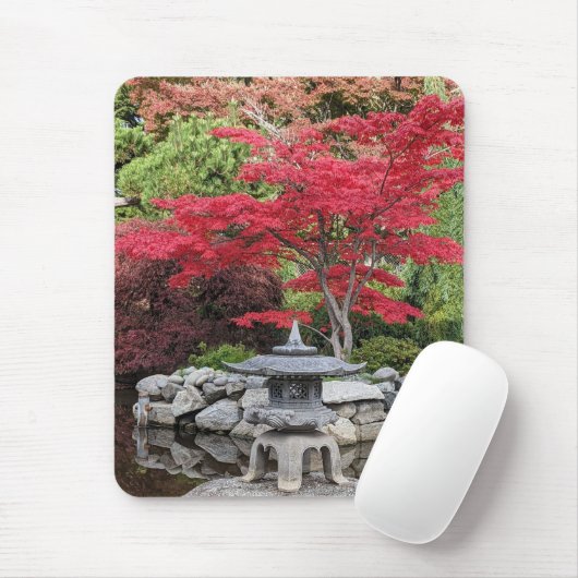 Japanse Garden Pond Lantern en Red Leaves Foto Muismat (Met muis)