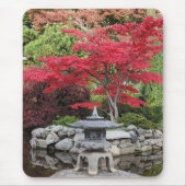 Japanse Garden Pond Lantern en Red Leaves Foto Muismat (Voorkant)
