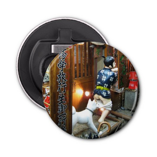 Japanse Humor - Dog Pulling Pants Down Button Flesopener (Voorkant)