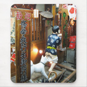 Japanse Humor - Dog Pulling Pants Down Muismat