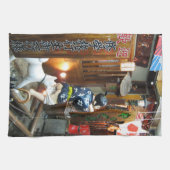 Japanse Humor - Dog Pulling Pants Down Theedoek (Horizontaal)