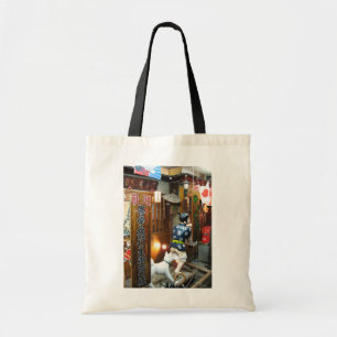 Japanse humor - Hond trekt broek naar beneden Tote Bag
