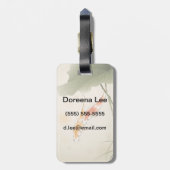 Japanse karper zwemt in lotusvijver bagagelabel (Achterkant verticaal)