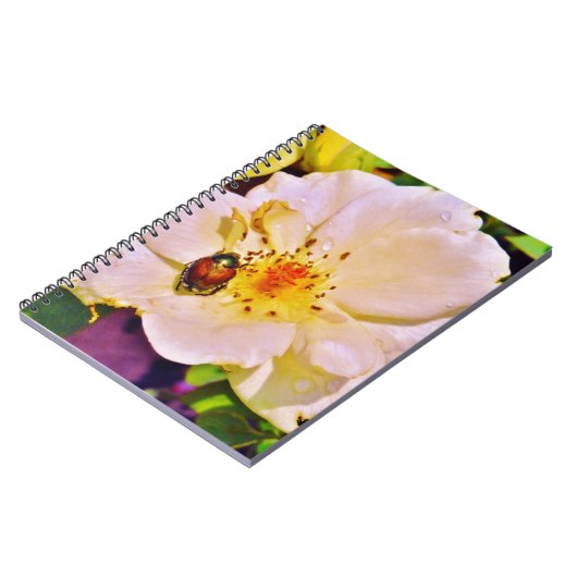 Japanse keet op witte roze notitieboek (Linkerzijde)