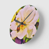 Japanse keet op witte roze ronde klok (Hoek)