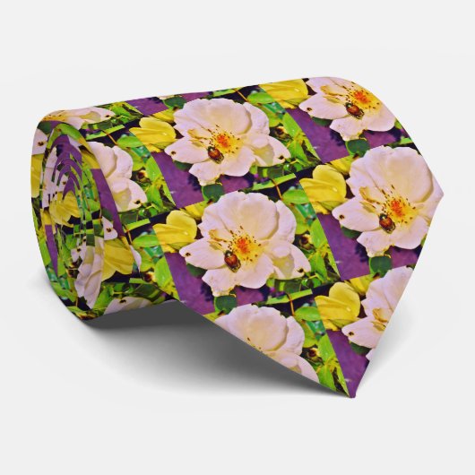 Japanse keet op witte roze stropdas (Opgerold)