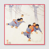 Japanse kinderen die grote sneeuwballen rollen (Voorkant)