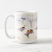 Japanse kinderen die grote sneeuwballen rollen koffiemok (Links)