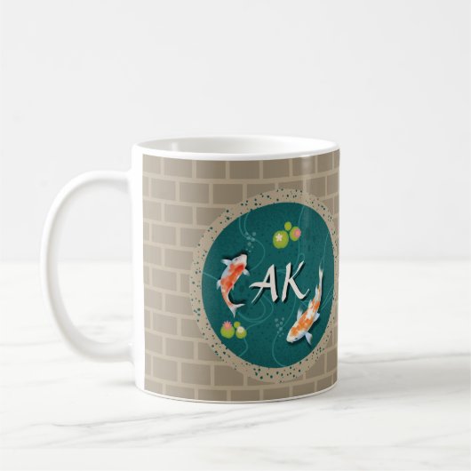 Japanse Koi viert in een vijver voor geluk Koffiemok (Links)