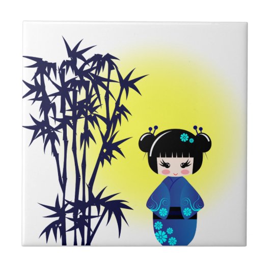 Japanse kokeshi-pop bij bamboo tijdens zonsopgang tegeltje (Voorkant)