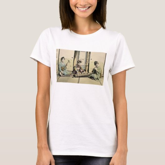 Japanse meisjes die de flute, 'koto' en de samis s t-shirt (Voorkant)