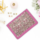 Japanse Sakura Cherry Blossom Pink Drievoud Portemonnee<br><div class="desc">Deze  vrouwenportemonnee is voorzien van een prachtig Aziatisch patroon van kersbloesems en kersenbomen (of Sakura). Deze charmante en praktische roze portemonnee met zijn prachtige florale patroon zou een ideaal geschenk maken,  of je gewoon bederven.</div>