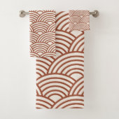 Japanse Seigaiha Wave Rust Terracotta Bad Handdoek (Insitu)