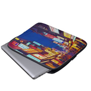 Japanse stadsstraat 's nachts laptop sleeve