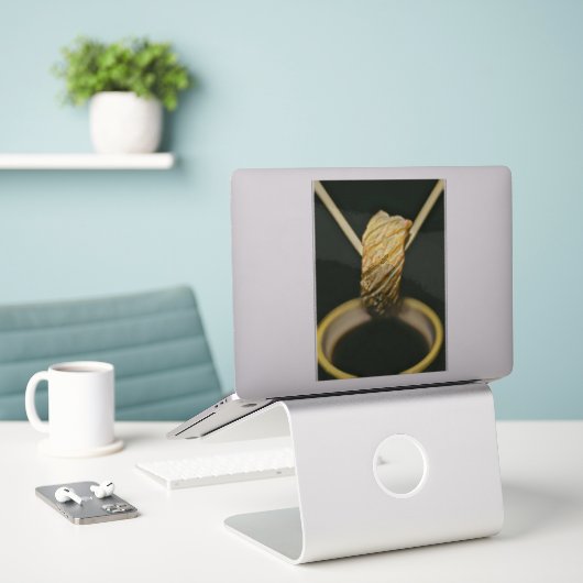 Japanse sushi-minnaar sticker (Laptop op bureau)
