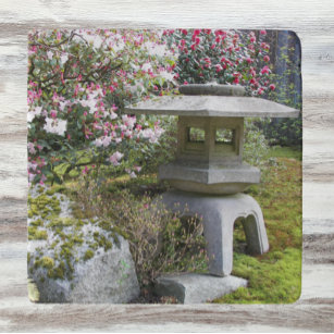Japanse tuinlantaarn en lentesbloesems trivet