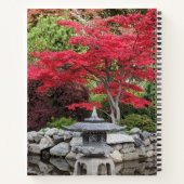 Japanse tuinlantaarn en rode mapelbladeren notitieboek (Achterkant)