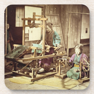 Japanse vrouwen die weven, c.1890 (met de hand gek bier onderzetter