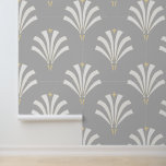 jaren '20 Art Deco Palmetto Bladeren Behang<br><div class="desc">1920s  Art Deco geïnspireerd palmetto bladeren waaierpatroon in wit met bronsgele accenten. De achtergrond is een medium zilvergrijs.</div>