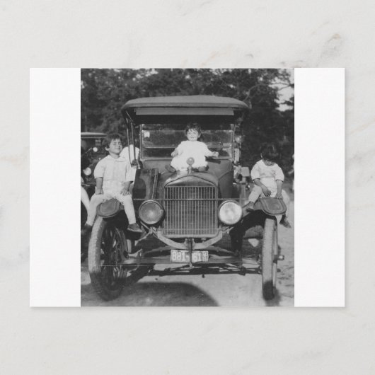 jaren '20 Kind op Auto Briefkaart (Voorkant)