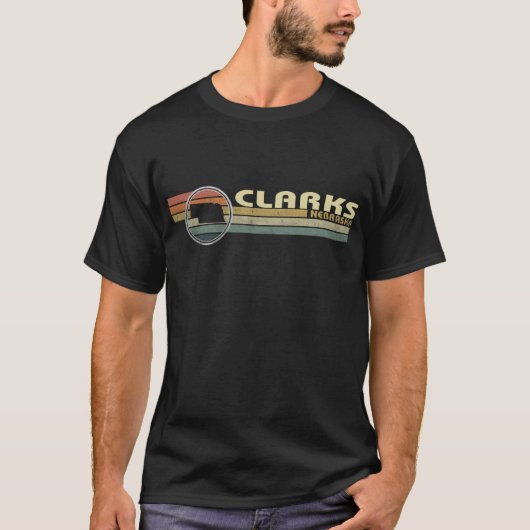  jaren 80 Stijl CLARKS, NE T-shirt (Voorkant)