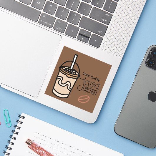 Java Junction Iced Latte Sticker met Tekst (Laptop met iPhone)
