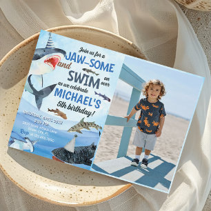 Jawsome Shark Onder Het Zee Verjaardagsfoto Kaart