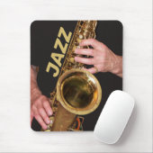 Jazzman die Gold Saxophone speelt Muismat (Met muis)