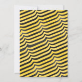 Jazzy Cute Black & Yellow Striped Bumblebee Invita Kaart (Achterkant)