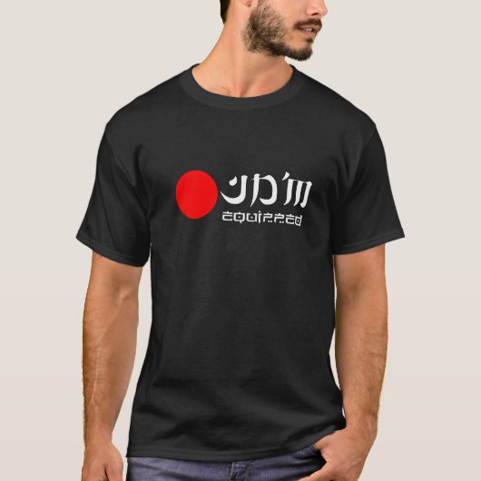 JDM heeft een donker T-shirt uitgerold. (Voorkant)