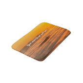 Je aangepaste tekstzonsopgang boven het mistroosti badmat (Gekanteld)